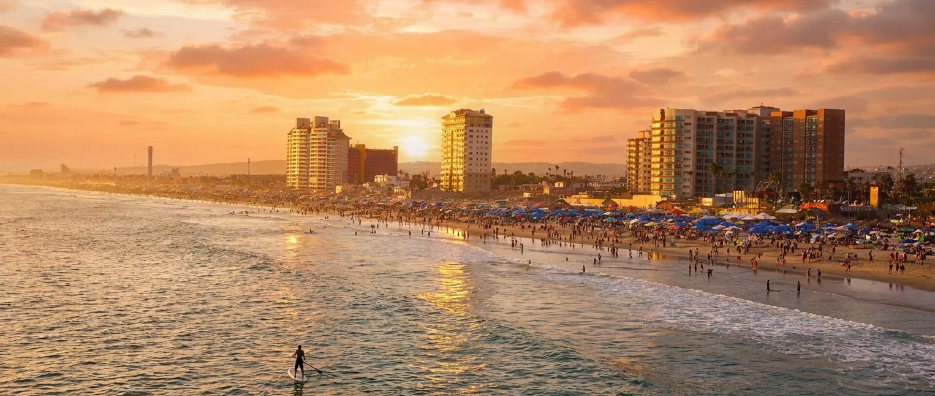 Vista aérea de la playa de Rosarito al atardecer Vista aérea de la playa de Rosarito al atardecer